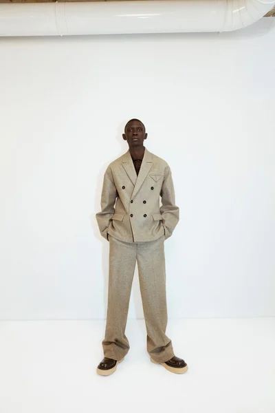Look 16